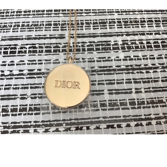 ❤️ Dior Perfumed Ceramic Medallion - Picture 4 of 11